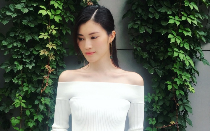 美女模特何穗清新写真高清电脑壁纸