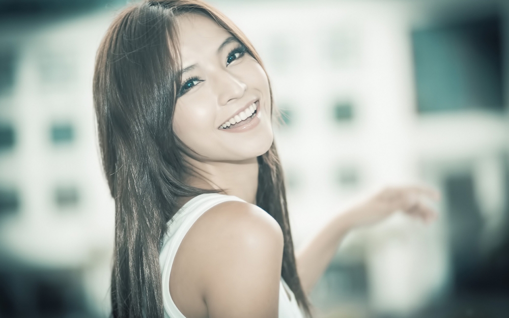 青春气息美女高清桌面壁纸