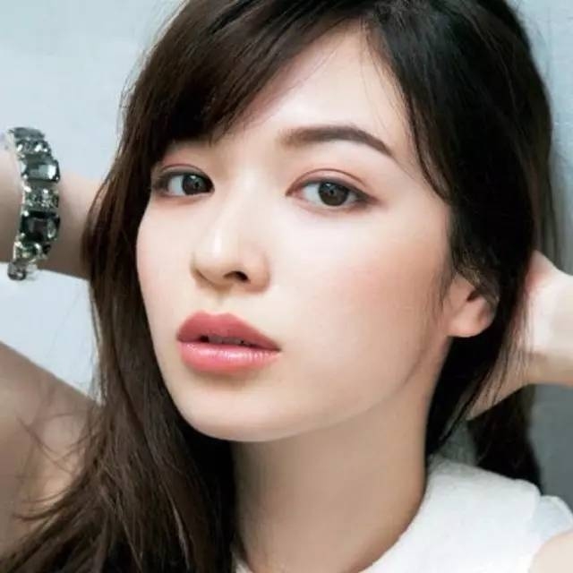 绝美的发型与妆容搭配  美成小仙女！