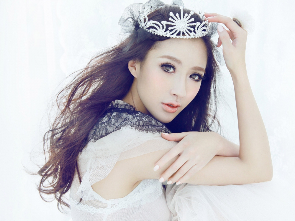 婚纱美女桌面图片下载