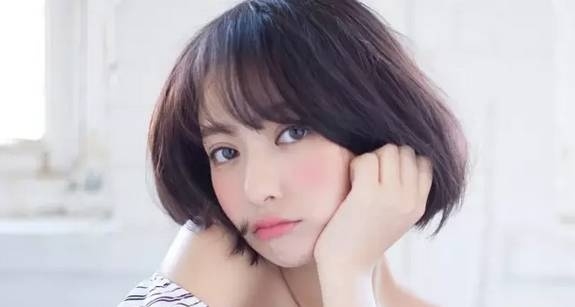 绝美的发型与妆容搭配  美成小仙女！