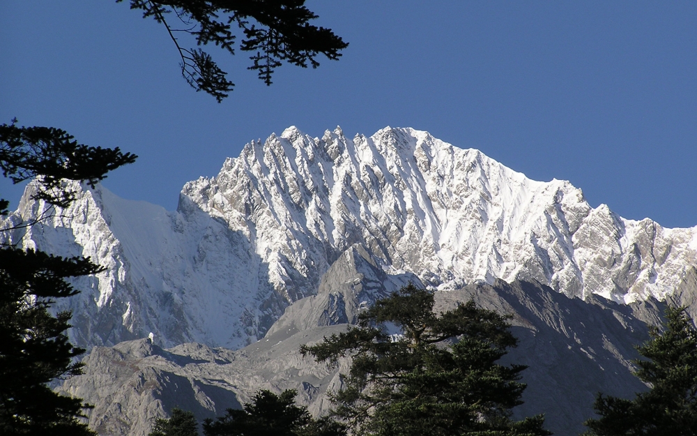 玉龙雪山壮丽风光