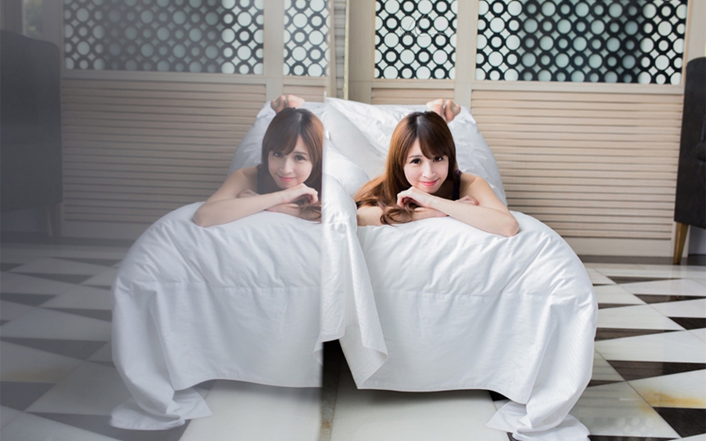 性感长发美女居家诱惑写真桌面壁纸下载
