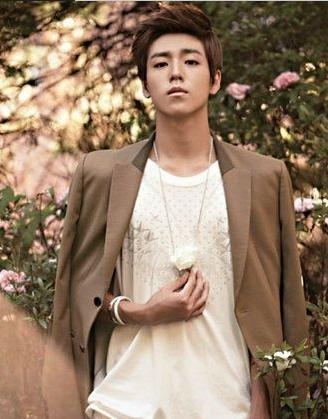 李玹雨时尚写真 展型男迷人魅力