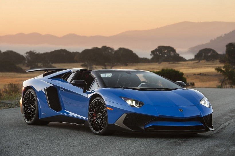 兰博基尼Aventador LP750-4 SV汽车桌面壁纸