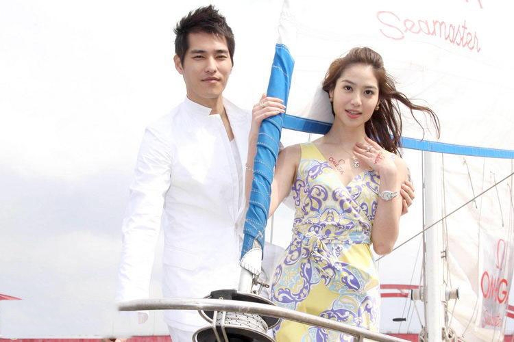 美女白歆惠清纯的最新户外写真