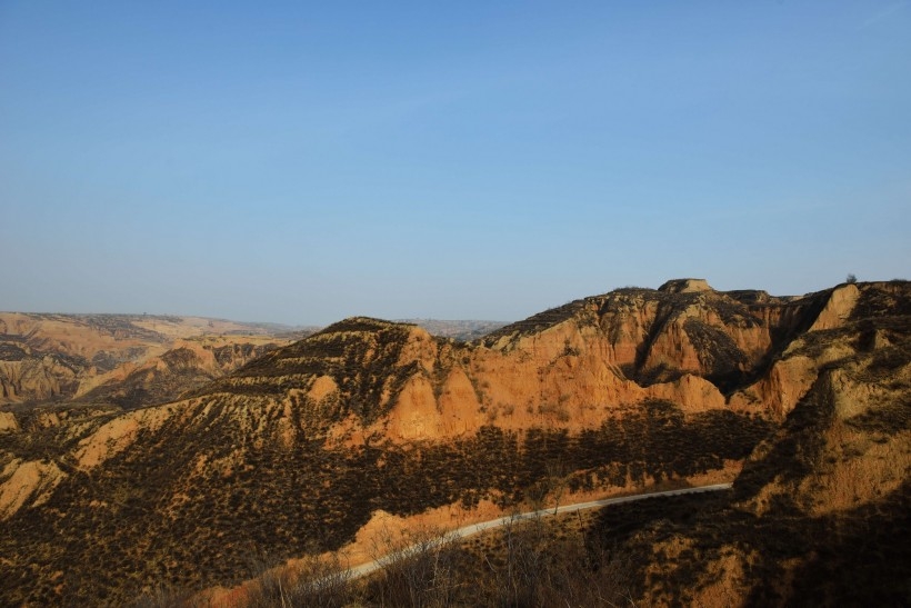 崎岖不平的黄土高原风景图片