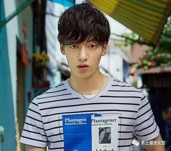 韩国男生流行的发型图片