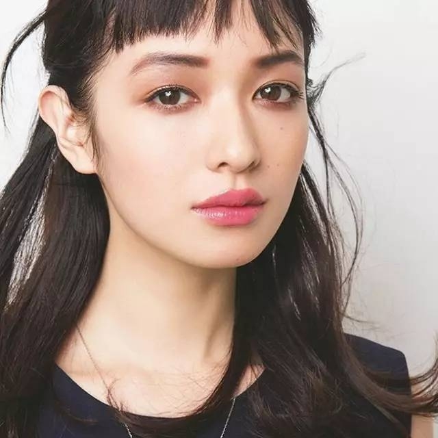 绝美的发型与妆容搭配  美成小仙女！