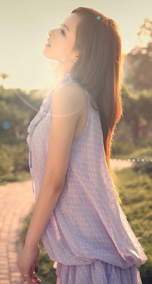 清纯甜美女孩高清手机壁纸
