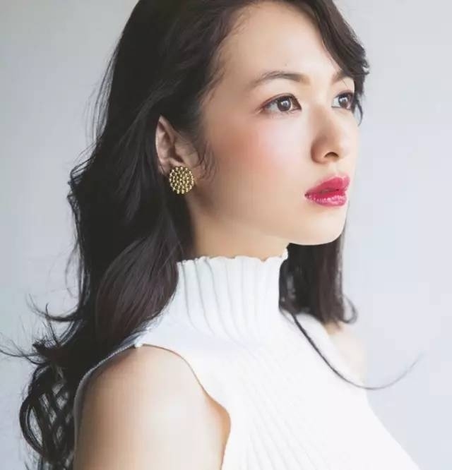 绝美的发型与妆容搭配  美成小仙女！