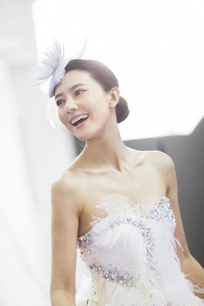 女神高圆圆白色小礼服 似天上善良的天使