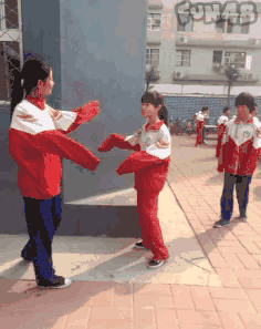 初中女生裤子被男生扒了