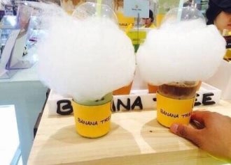棉花糖饮料和盆栽蛋糕