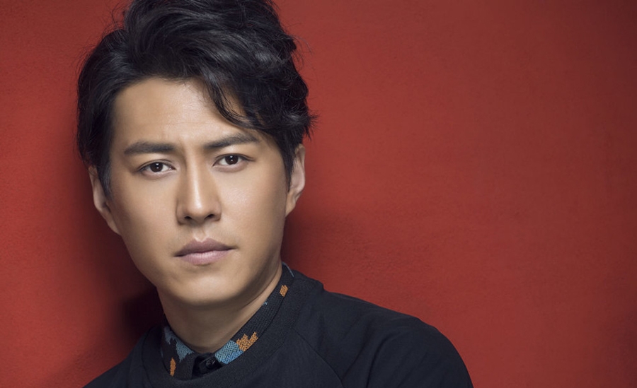 靳东尽显高冷型男本色
