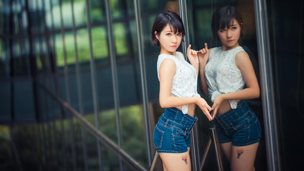 清纯可人的小美女高清桌面壁纸下载