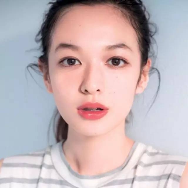 绝美的发型与妆容搭配  美成小仙女！
