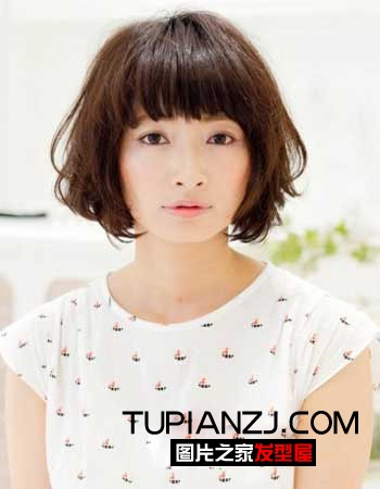 方脸妹子怎么设计发型好 短发精致修颜