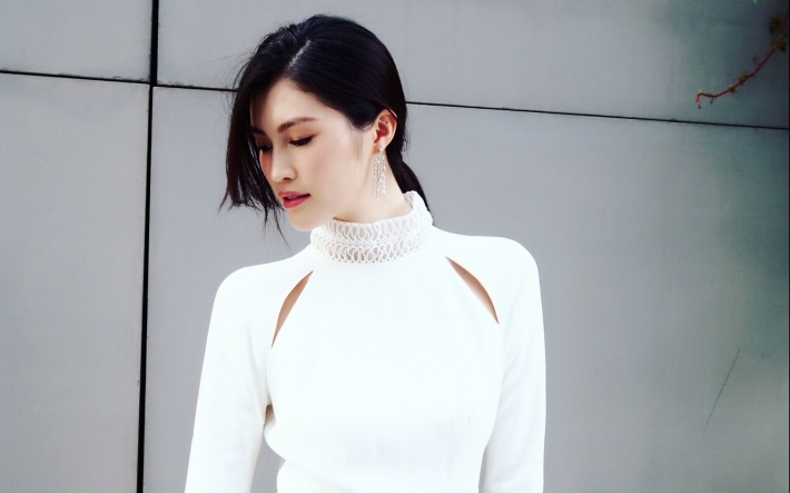 美女模特何穗清新写真高清电脑壁纸