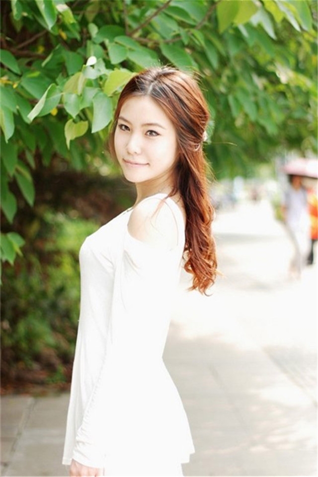 精选夏日清新美女户外唯美图片手机壁纸