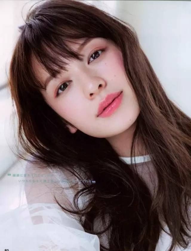 绝美的发型与妆容搭配  美成小仙女！