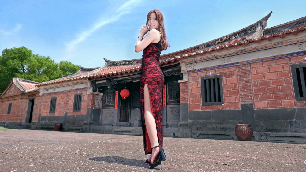 性感大胸美女写真桌面壁纸下载