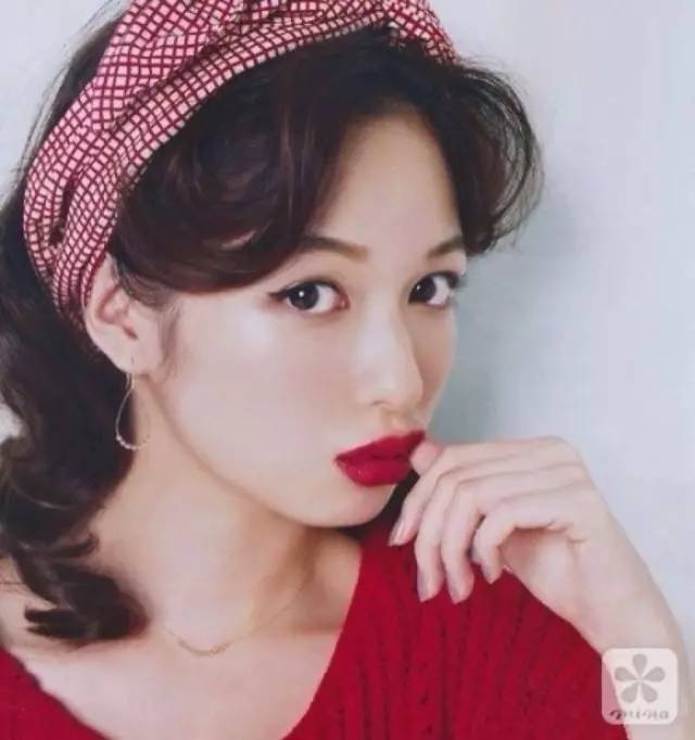 绝美的发型与妆容搭配  美成小仙女！