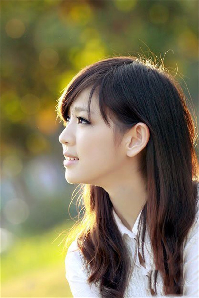 精选夏日清新美女户外唯美图片手机壁纸