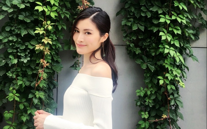 美女模特何穗清新写真高清电脑壁纸