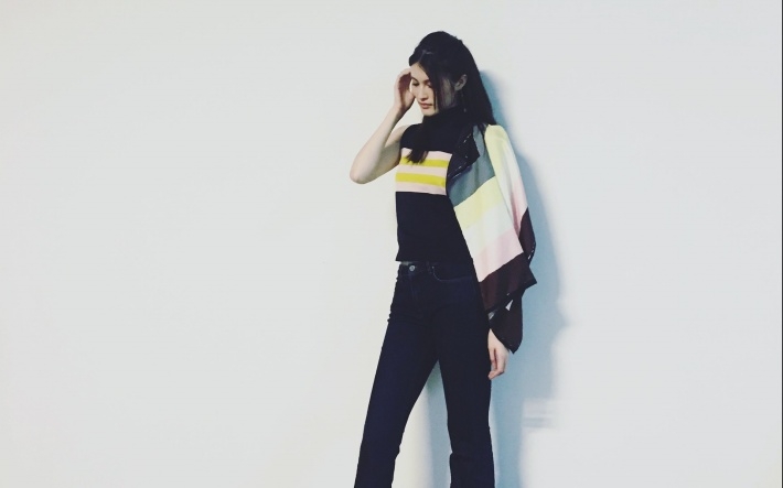 美女模特何穗清新写真高清电脑壁纸