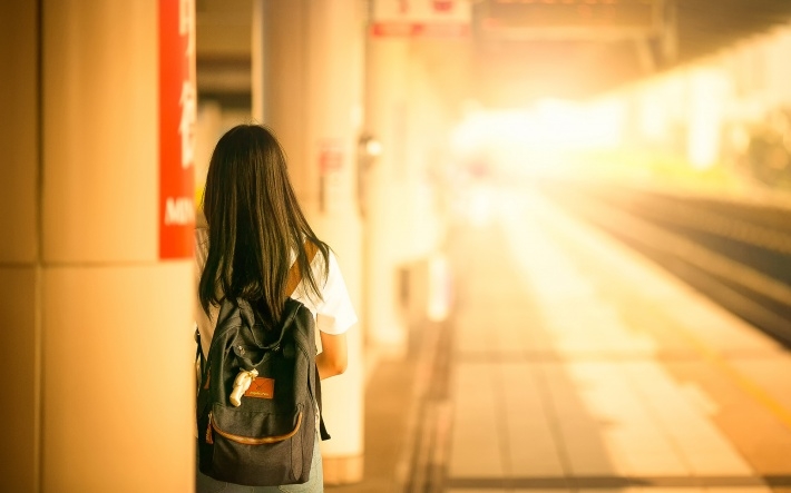 唯美女孩背影图片电脑壁纸