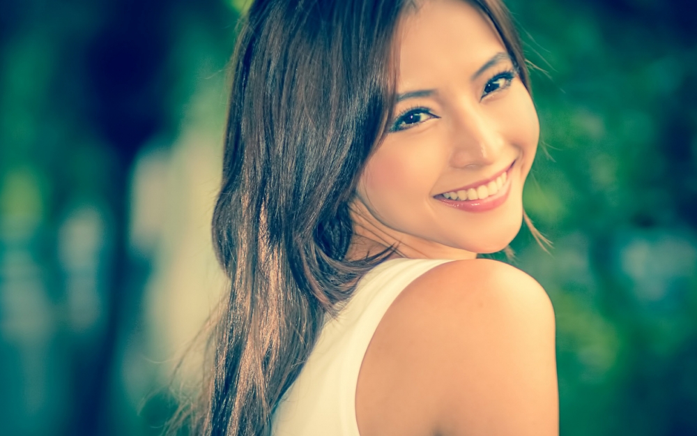 青春气息美女高清桌面壁纸