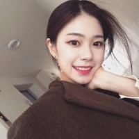 时尚潮流口红美女微信头像