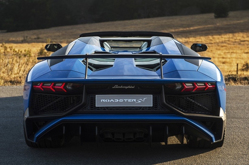 兰博基尼Aventador LP750-4 SV汽车桌面壁纸