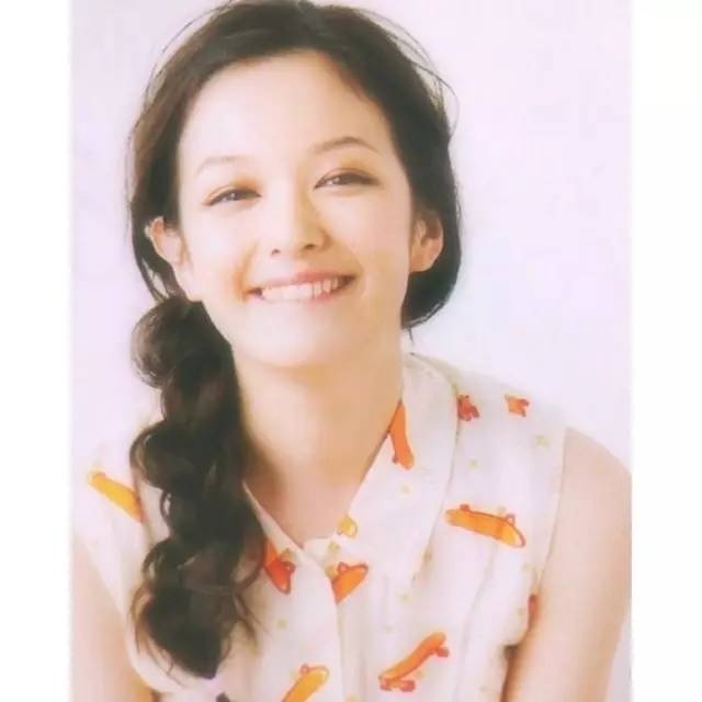 绝美的发型与妆容搭配  美成小仙女！