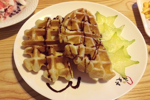 别和体重斤斤计较，吃得开心就好