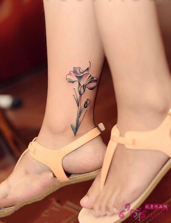 水仙花脚踝纹身图案