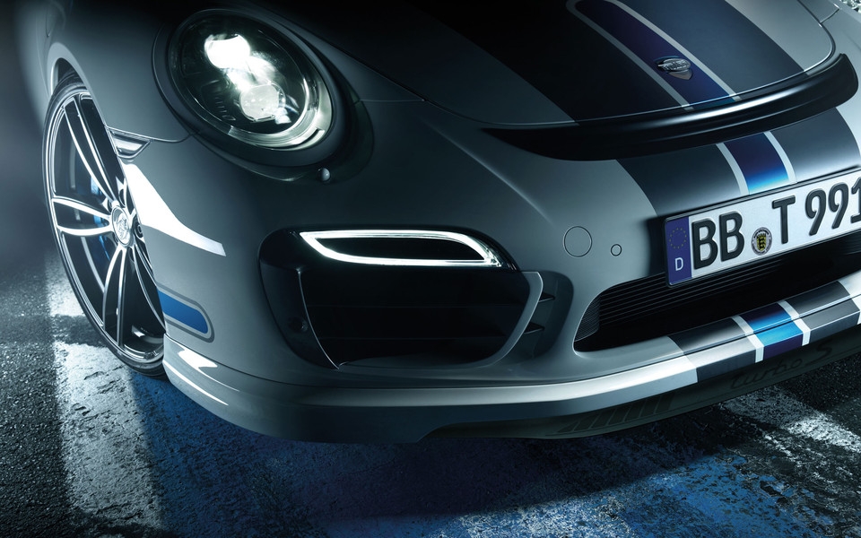 2014年保时捷911 Turbo汽车桌面壁纸