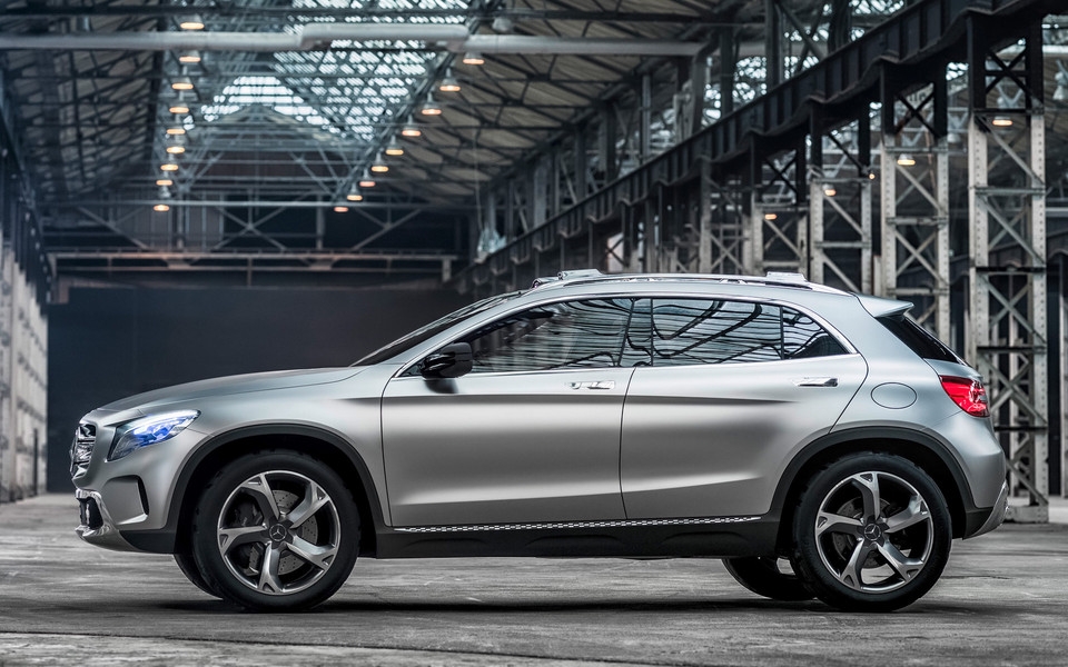 Mercedes-Benz 奔驰 GLA 宽屏壁纸