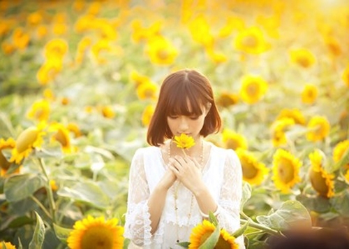 犹如向日葵一般 阳光灿烂的女生