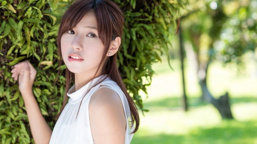 可爱邻家美女桌面壁纸