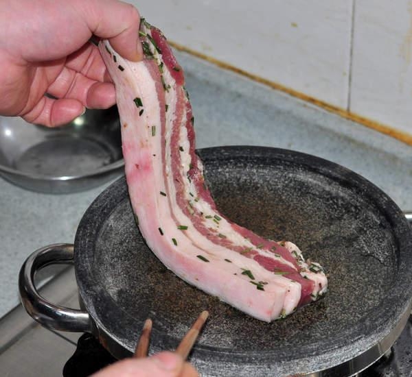 迷迭香煎肉 海洋之露让春日提神