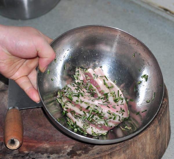 迷迭香煎肉 海洋之露让春日提神