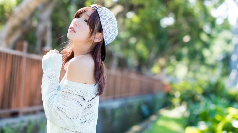 可爱邻家美女桌面壁纸