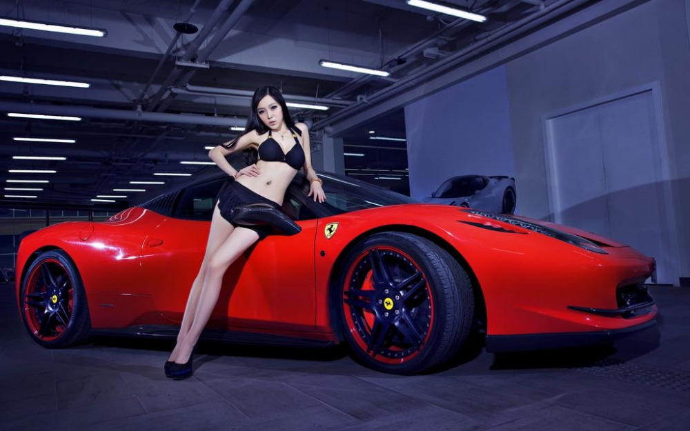 比基尼长腿美女壁纸