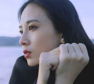 长发气质魅力女神微信女生头像