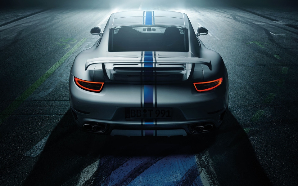 2014年保时捷911 Turbo汽车桌面壁纸