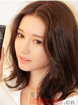 苹果脸女生适合发型  简单设计超显美