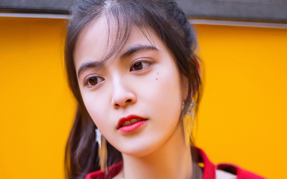 可爱甜美美女写真图片桌面壁纸