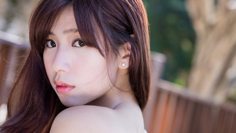 可爱邻家美女桌面壁纸